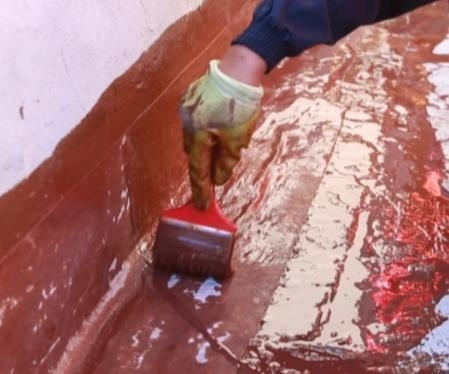 Roller application of PU coating at a floor-to-wall corner